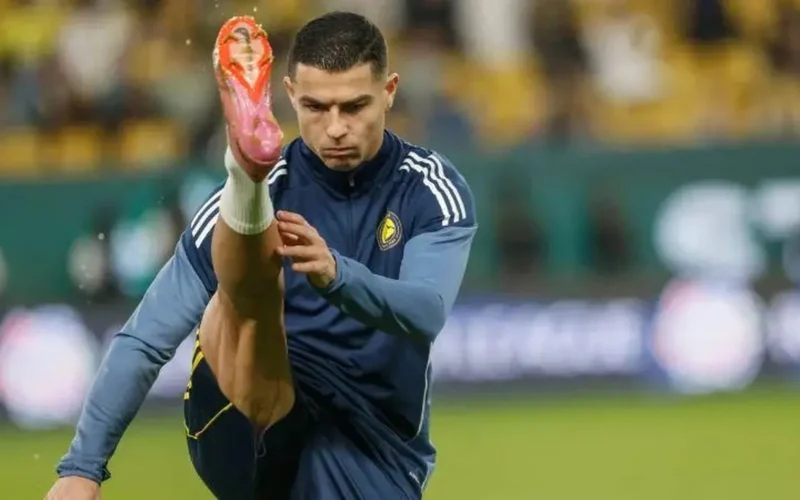 خطوة جريئة.. رونالدو يغادر ملاعب كرة القدم نحو حلبة WOW FC